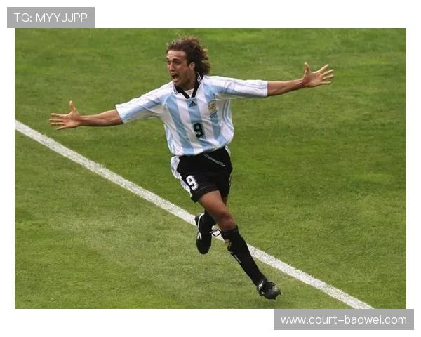 足球明星耀眼时刻：回顾足坛传奇人物的巅峰表现与精彩瞬间