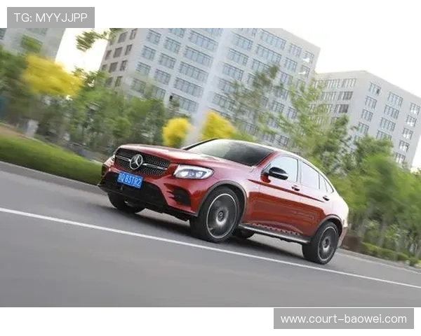 高清足球明星床头装饰画，完美演绎运动激情与个性魅力